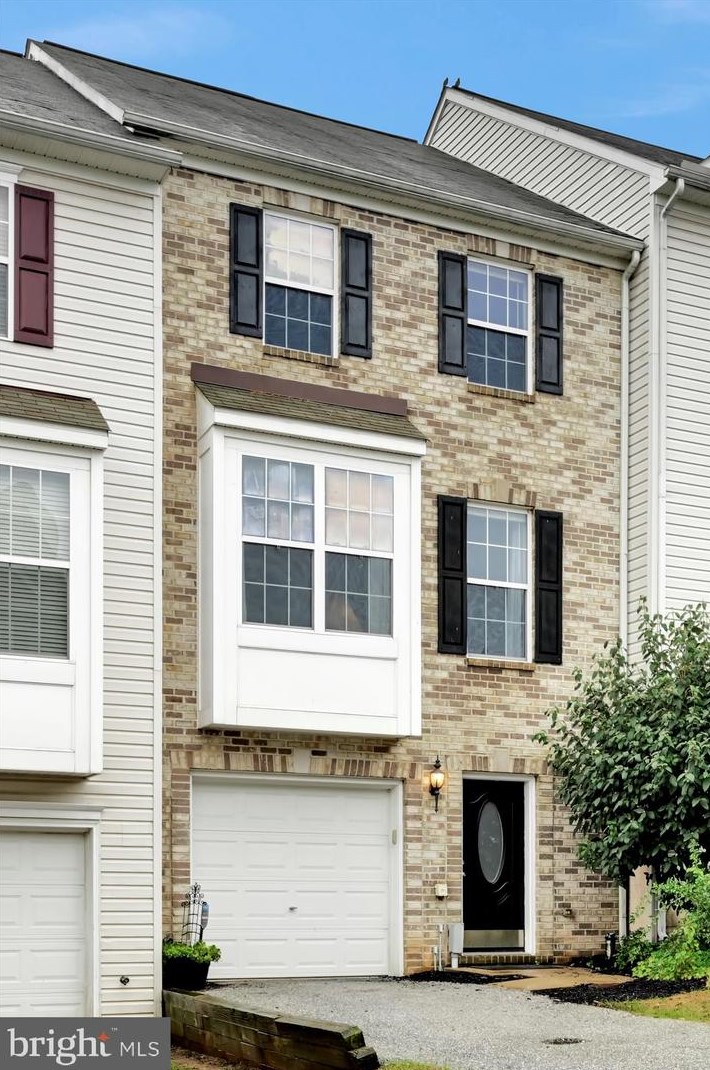 345 Chestnut St, Yoe, PA 17313-1522