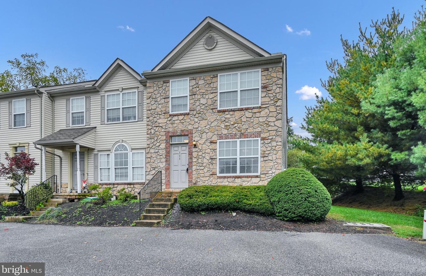 111 Royal Dr, Strinestown, PA 17345-1440