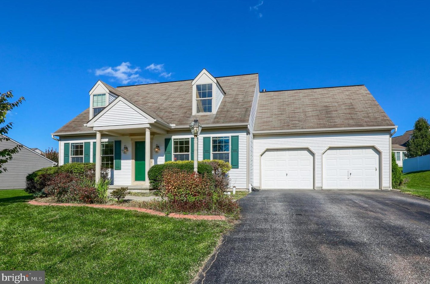 450 Sterling Dr, Red Lion, PA 17356