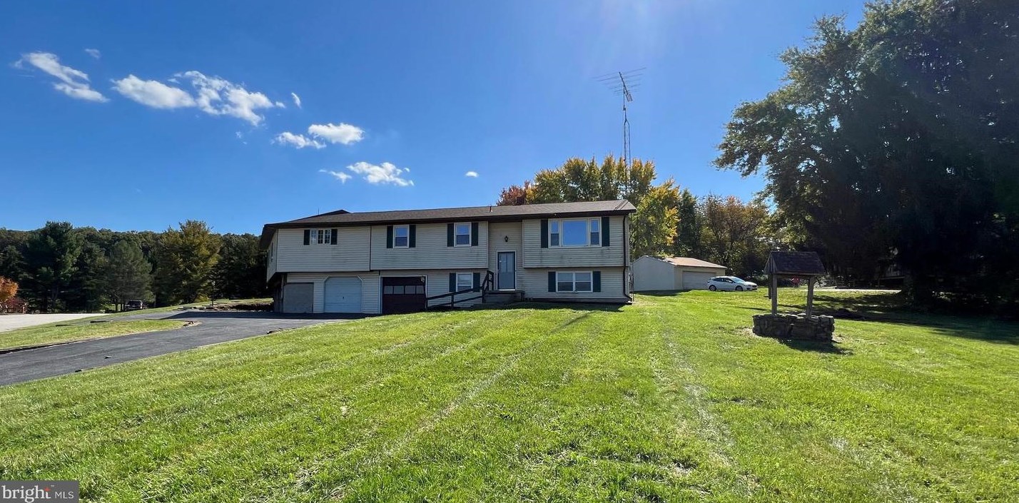 1400 Kelley Ave, Spring Grove, PA 17362