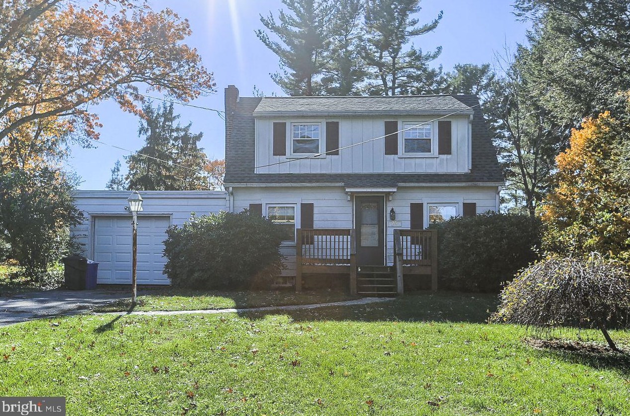 25 Center St, Hametown, PA 17327-1201