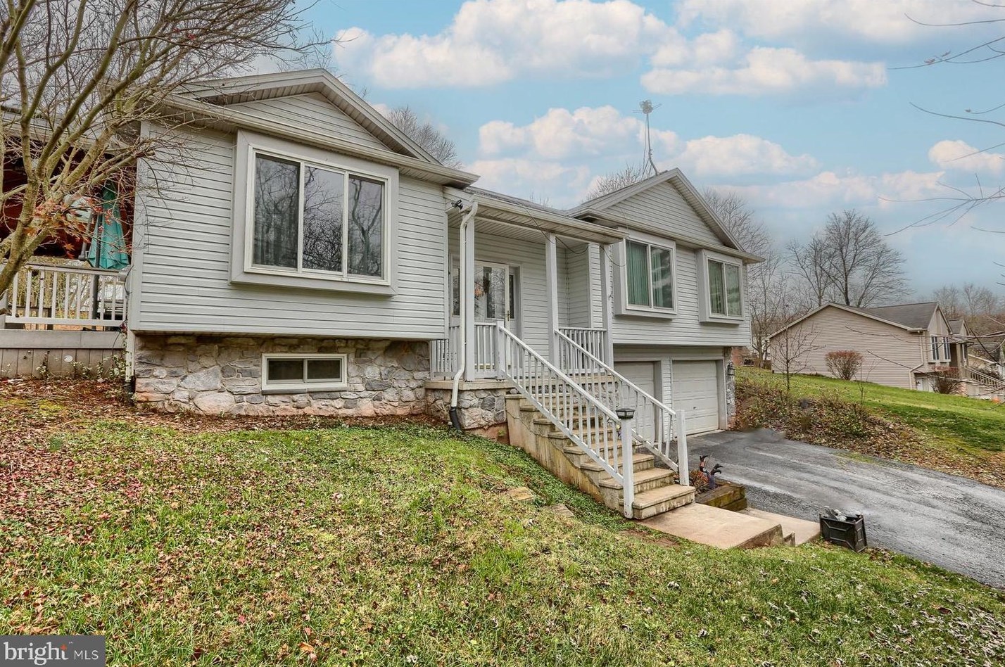 240 Eden Rd, Etters, PA 17319
