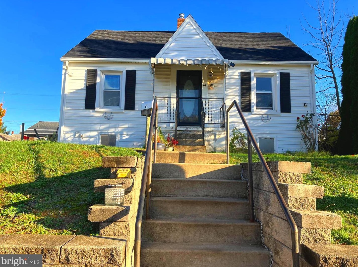61 Howard St, Yoe, PA 17313-2223