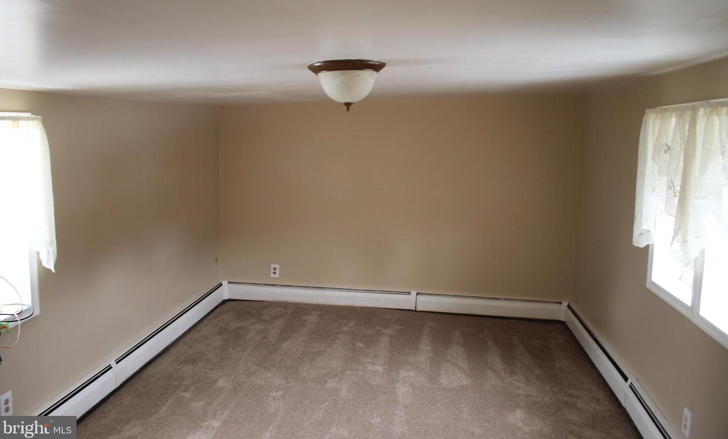 390 W Howard St, Yoe, PA 17313