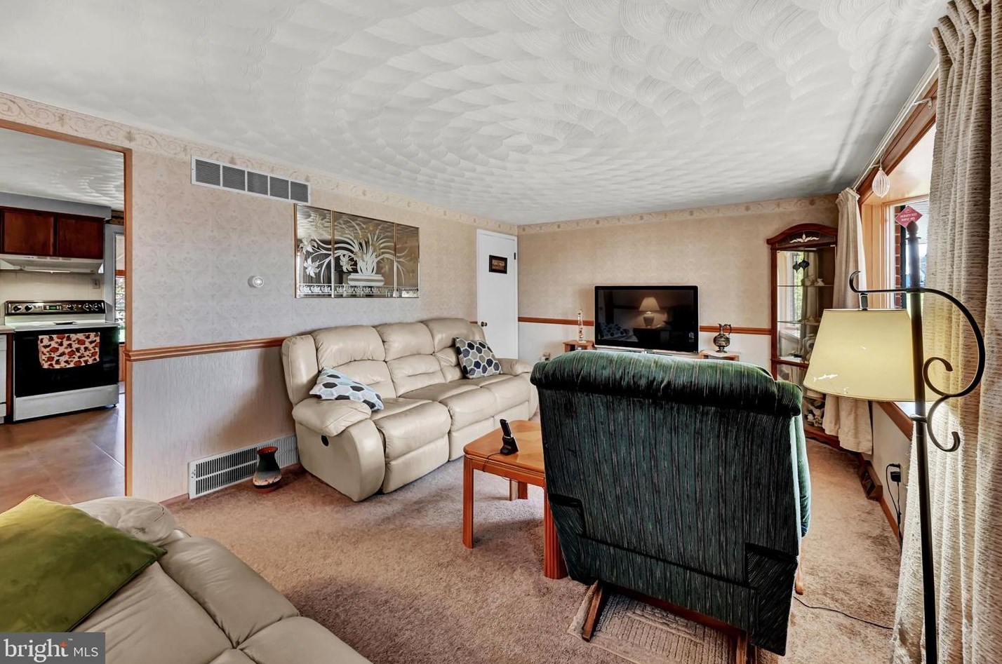 985 Bowers Bridge Rd, Strinestown, PA 17345-9226