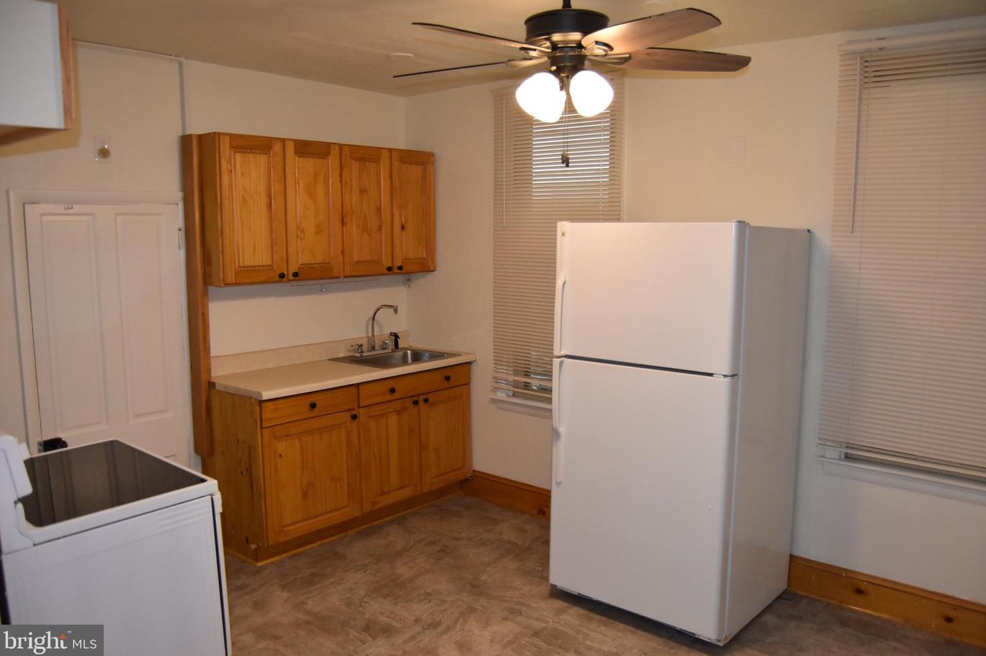 6 Hanover St #b, Hametown, PA 17327