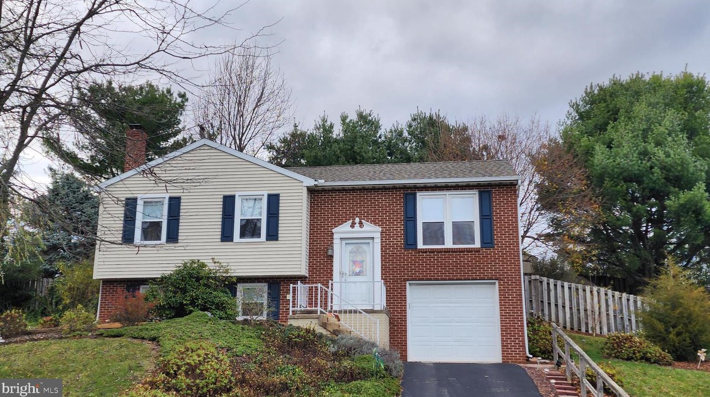 105 Westview Dr, Shrewsbury, PA 17361-1420