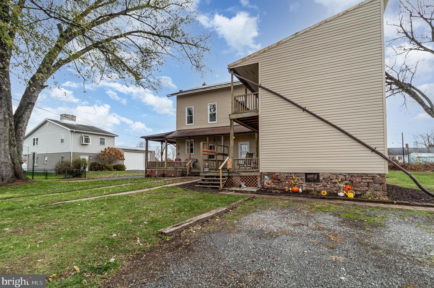 21 1st Ave, Etters, PA 17319