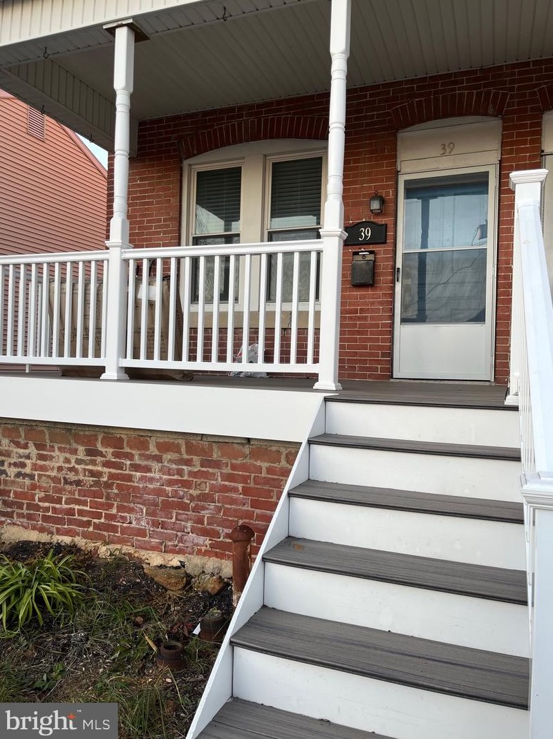 39 Howard St, Yoe, PA 17313-2223