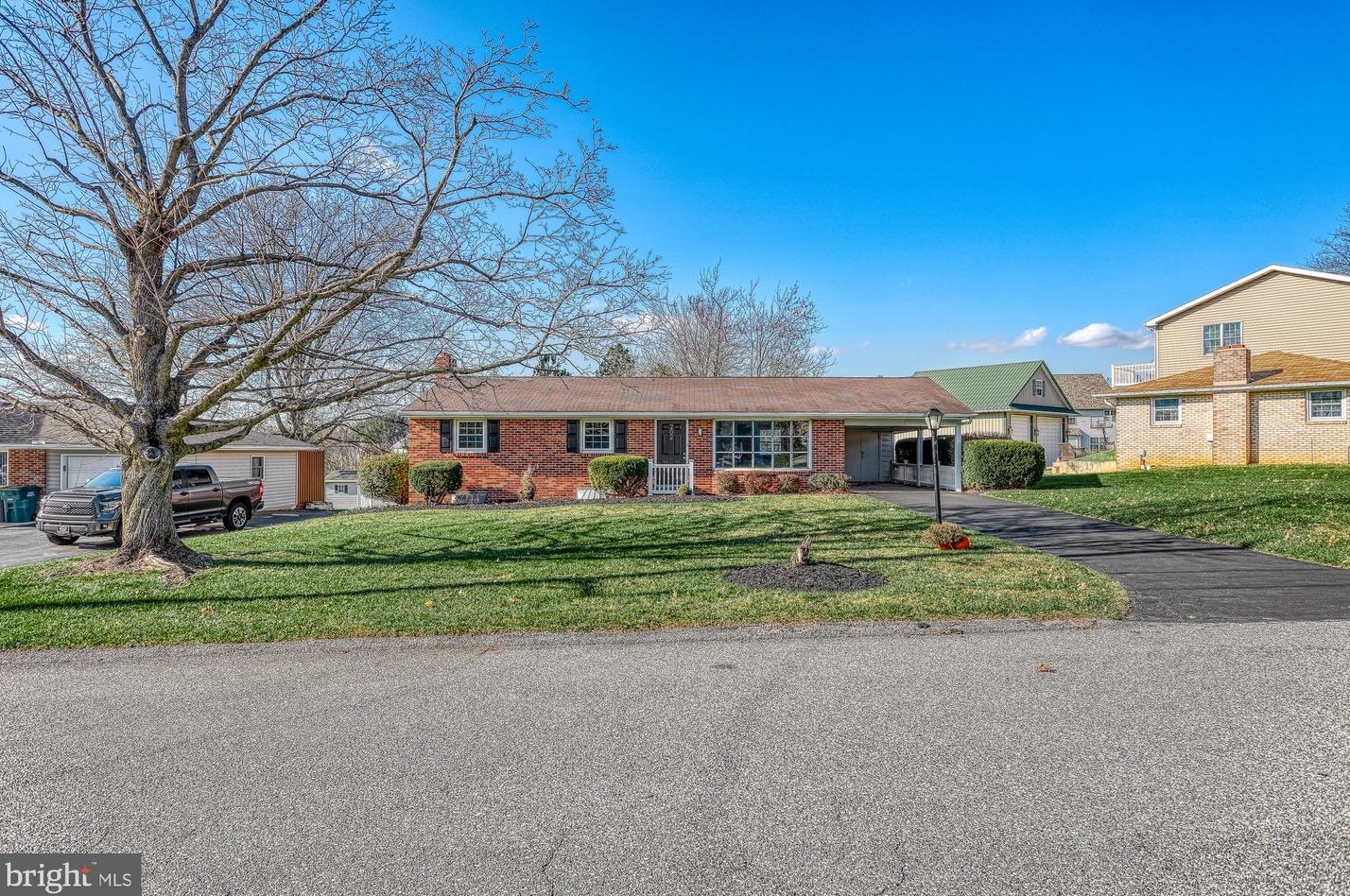 202 Nollyn Dr, Yoe, PA 17313
