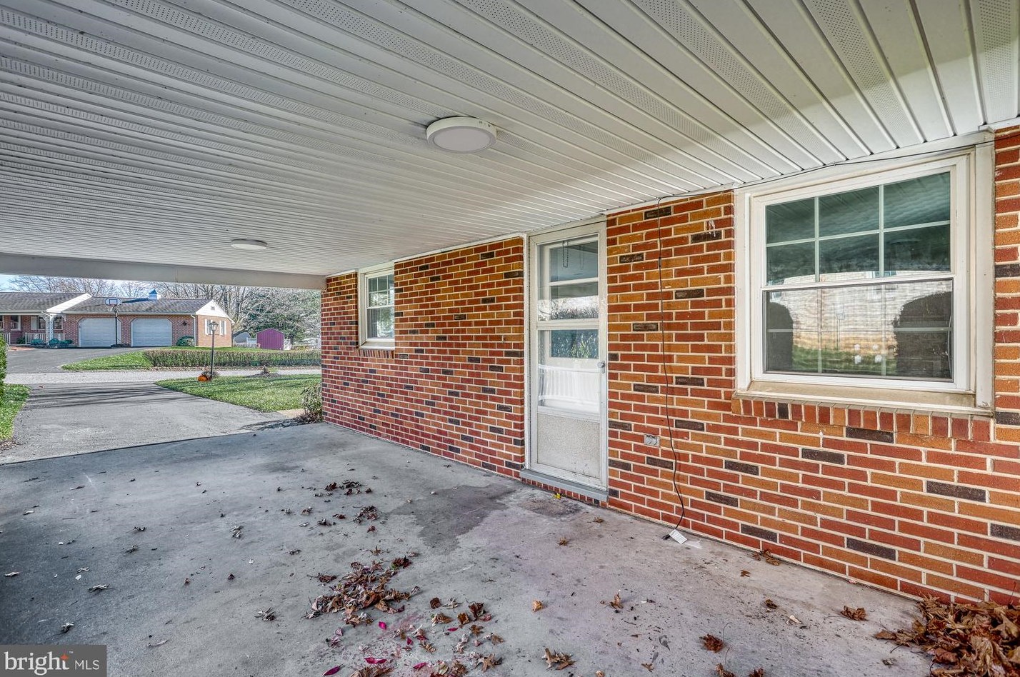 202 Nollyn Dr, Yoe PA  17313-9528 exterior