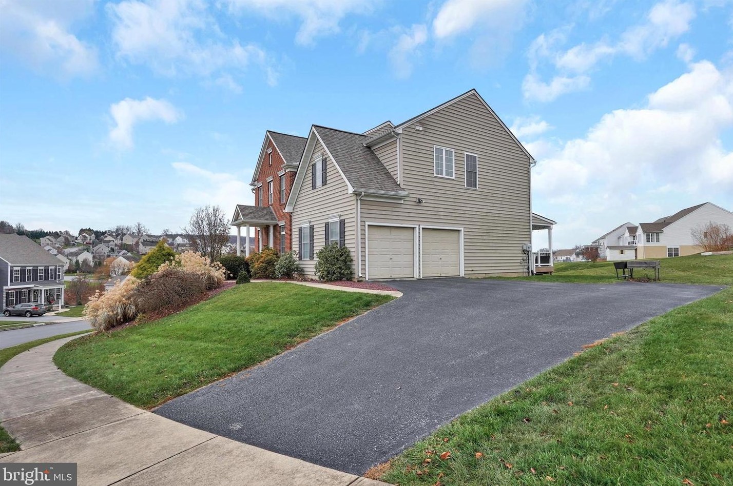 1001 Kavanagh Cir, Red Lion, PA 17356