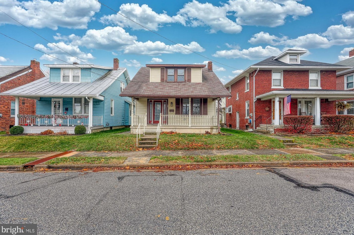 120 N Walnut St, Spring Grove, PA 17362