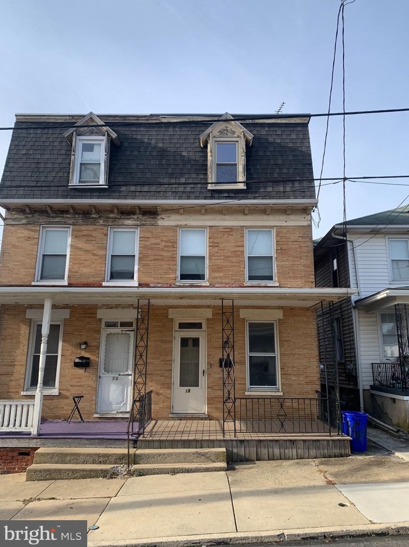 18 Park St, Yoe, PA 17313-2316
