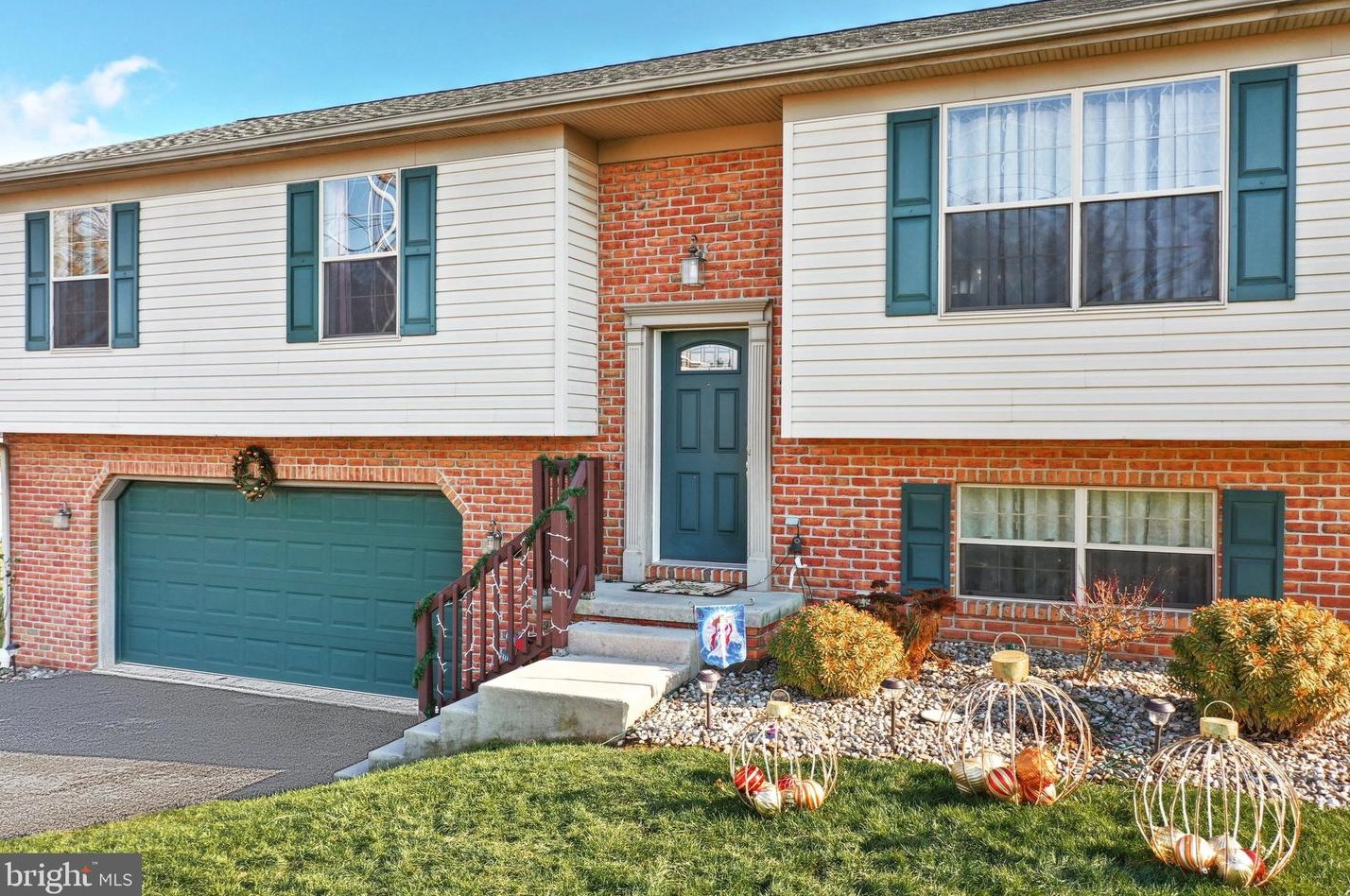 2241 Stoverstown Rd, Spring Grove, PA 17362
