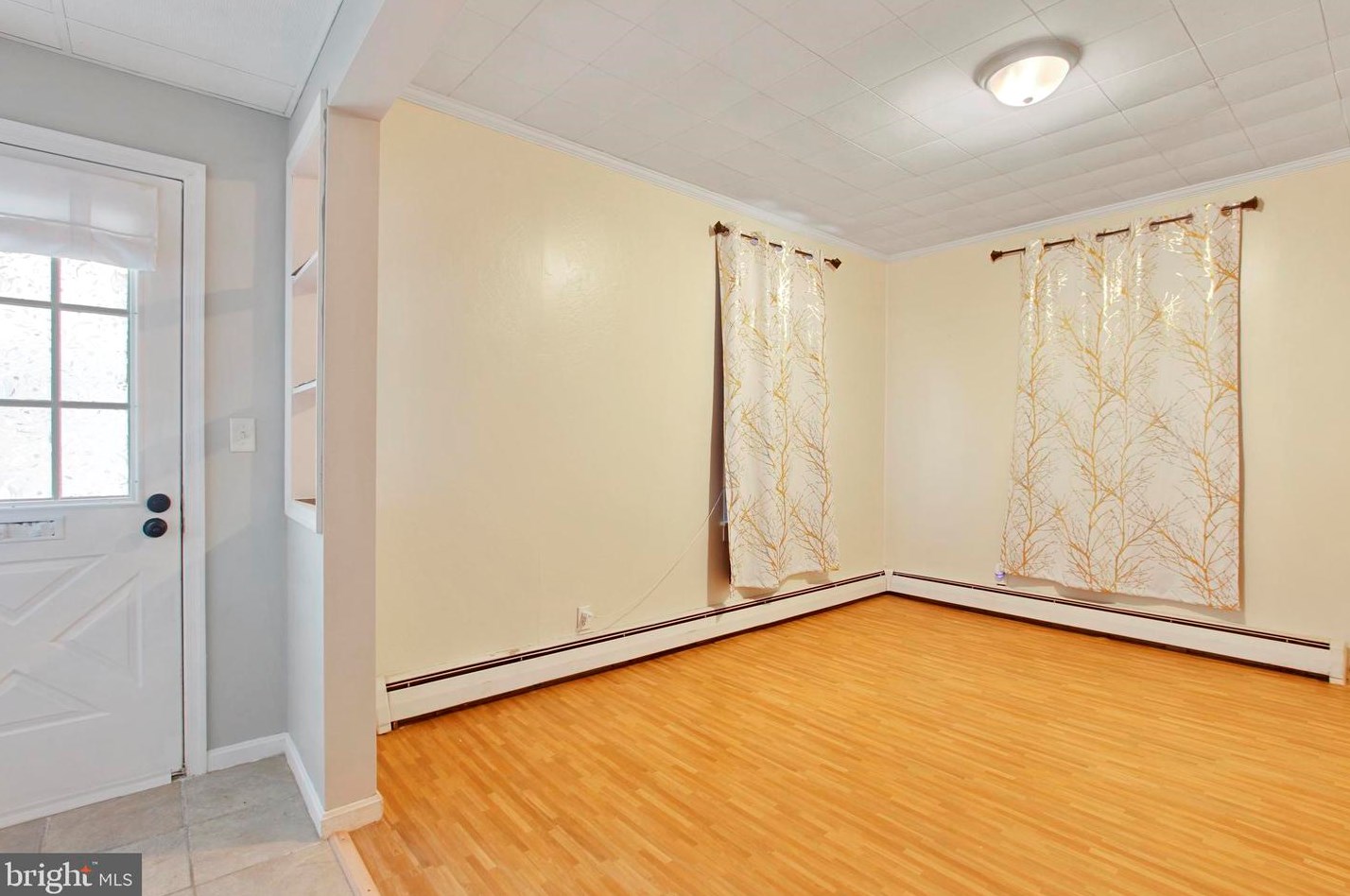 80 S Water St, Spring Grove, PA 17362