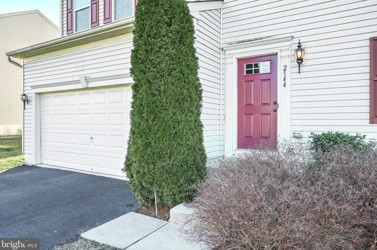 2544 Codorus Ln, Spring Grove, PA 17362