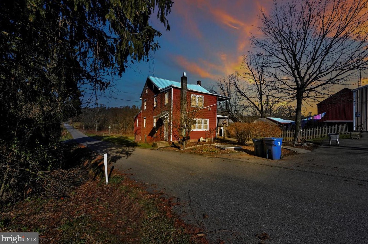 2207 Spangler Rd, Seven Valleys, PA 17360-8556