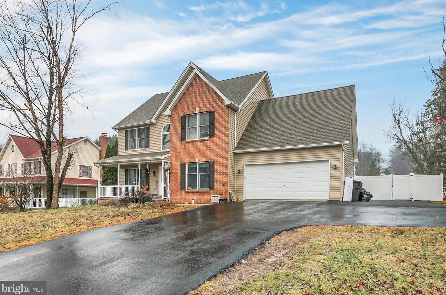 1 Northern Dancer Dr, Siddonsburg, PA 17019