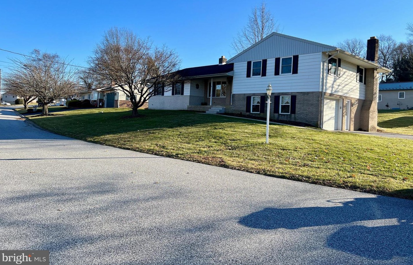 60 Belmar Dr, Yoe, PA 17313-9589