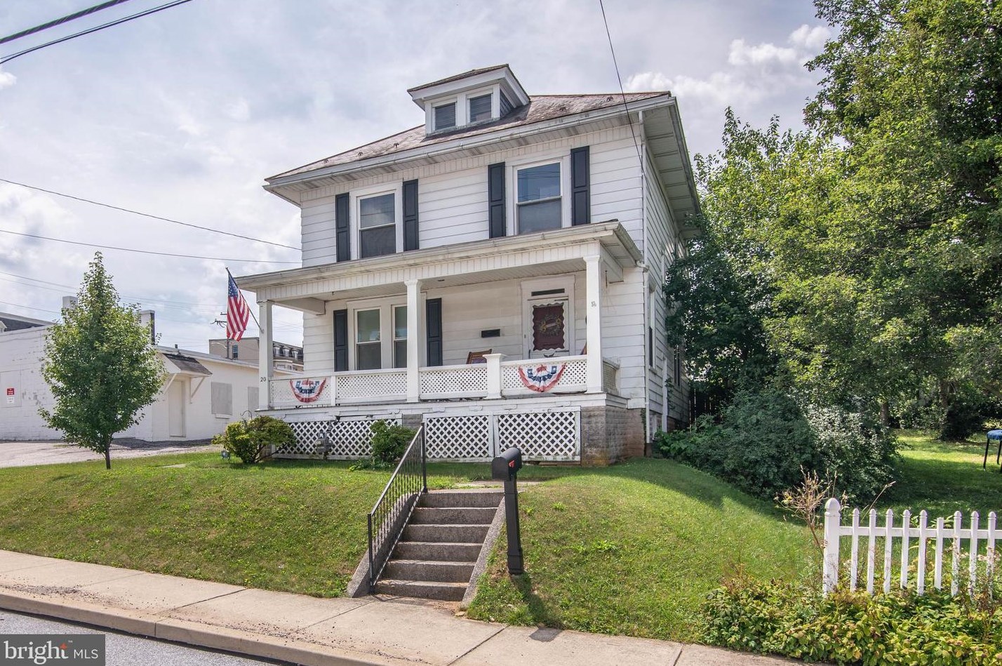 20 W Maple St, Yoe, PA 17313