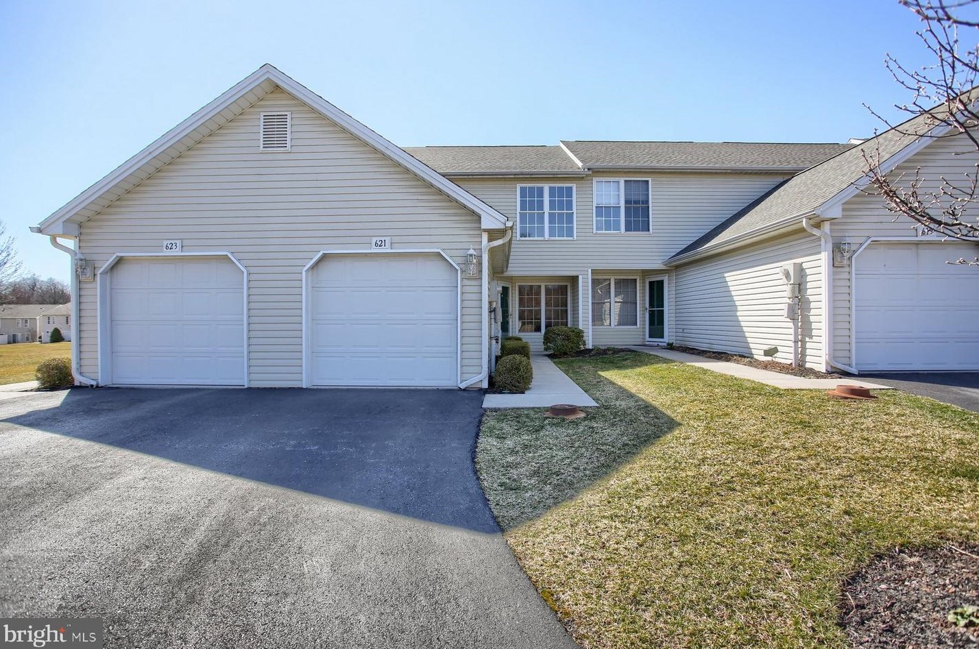 621 Canvasbach Dr #18b, Etters, PA 17319