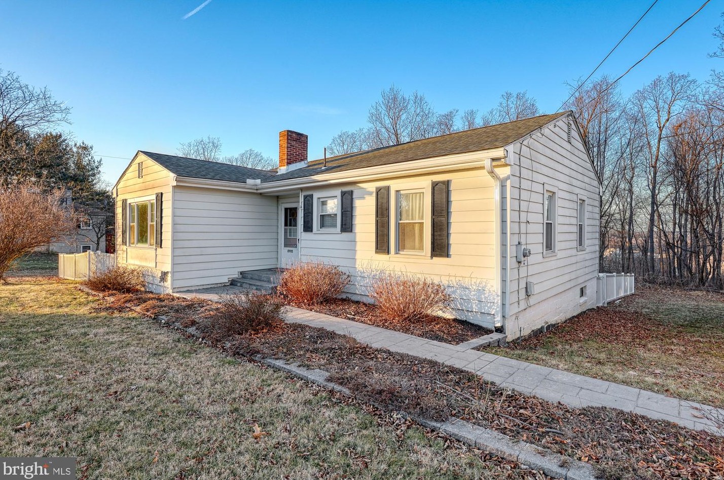 8995 Reynolds Mill Rd, Seven Valleys, PA 17360-9310