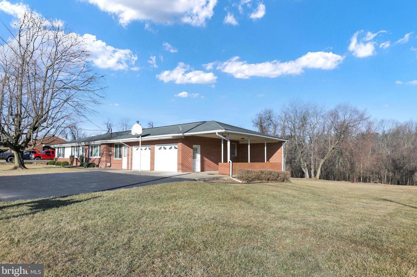 195 Whisler Rd, Etters, PA 17319