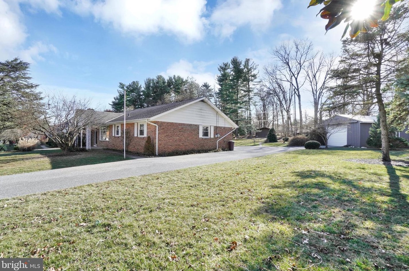 655 Woodland Ave, Yoe, PA 17313-9203