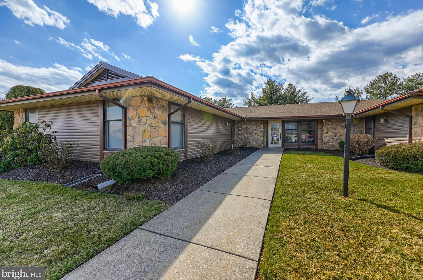 1886 Azalea Dr #d4, York, PA 17408
