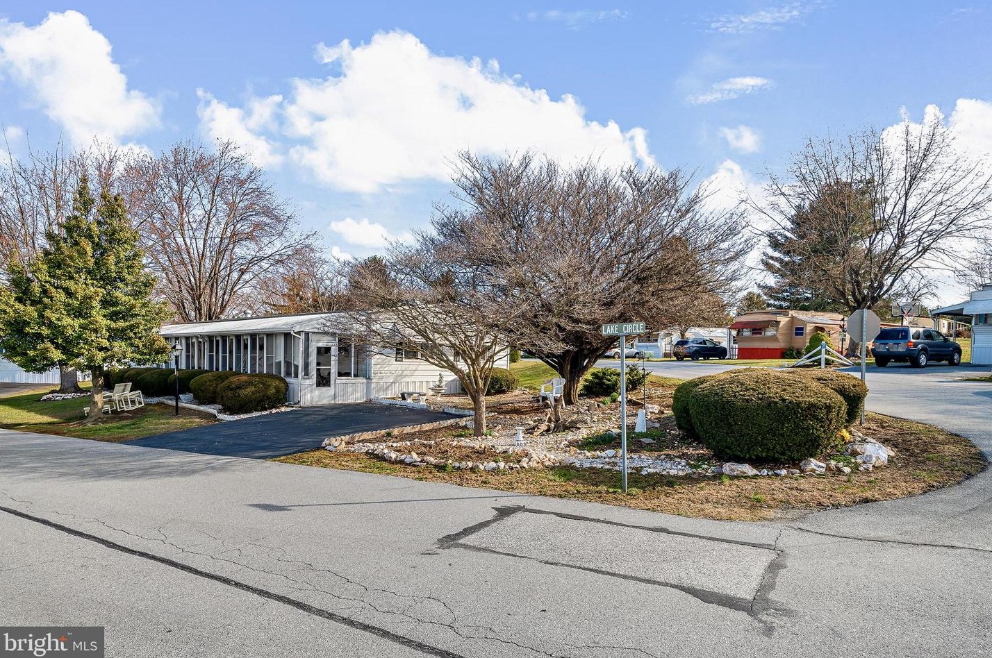 803 Lake Circle, Mount Wolf, PA 17347