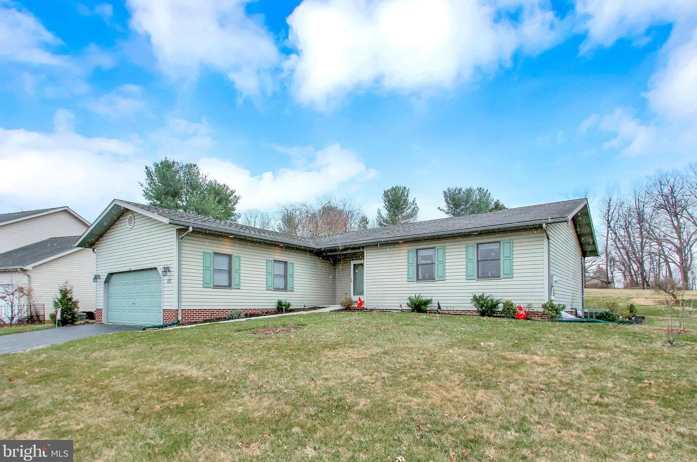 20 Magnolia Ln, Hanover, PA 17331