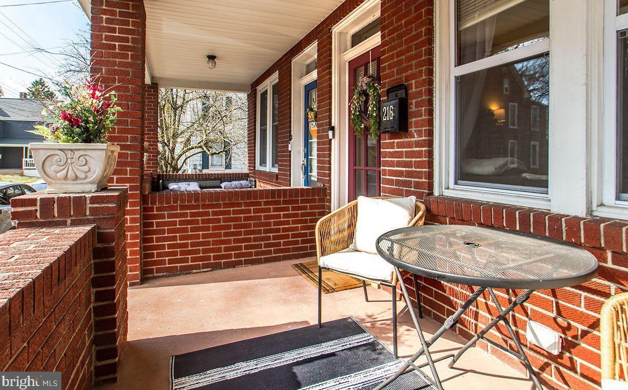 216 W Chestnut St, Hanover, PA 17331