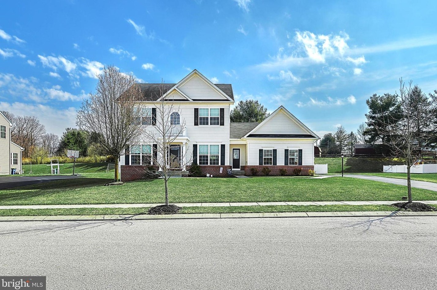 8693 Fairway Ct, Seven Valleys, PA 17360-8987