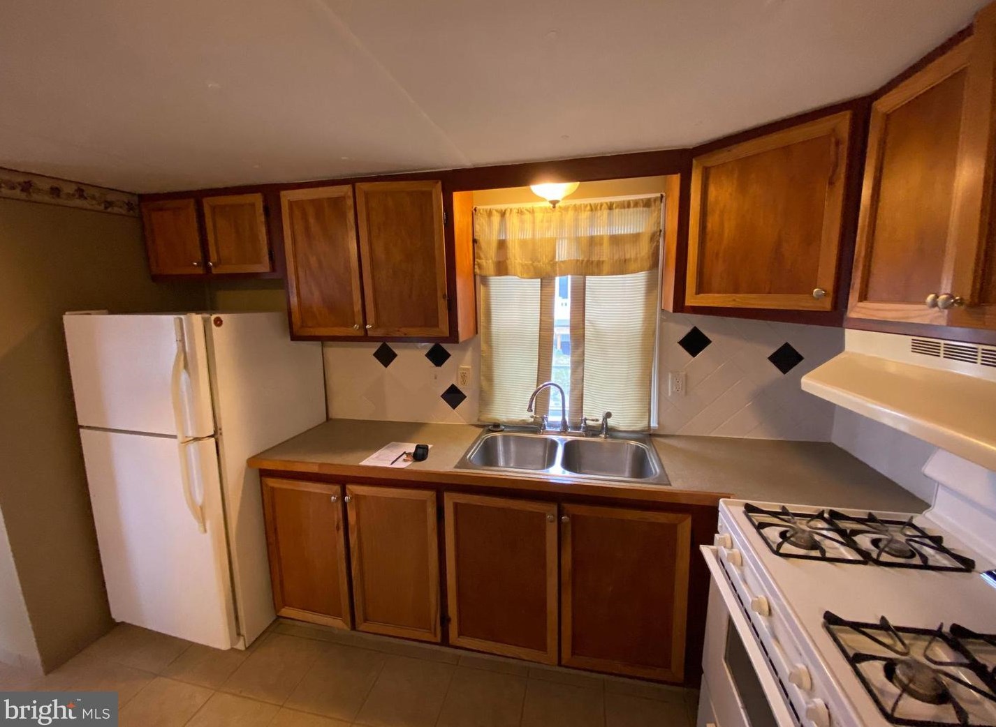 450 Ridge Rd Trlr 24, Etters, PA 17319