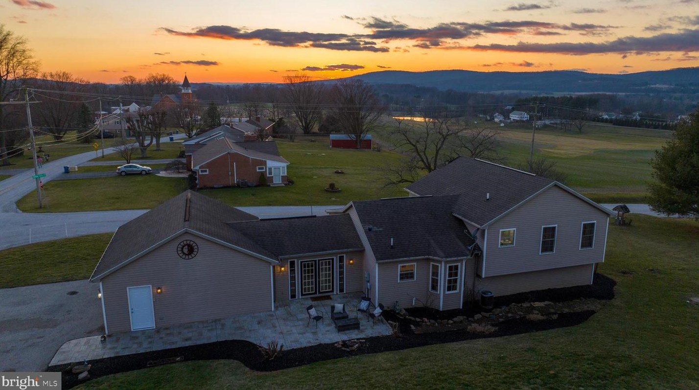 5701 Colonial Valley Rd, Spring Grove, PA 17362