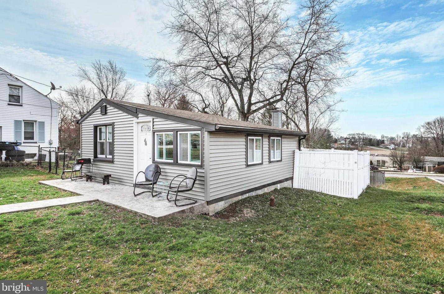 66 Howard St, Yoe, PA 17313-2224