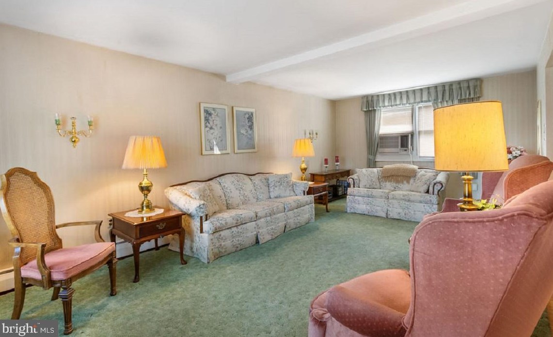 12 Virginia Ave, Shrewsbury, PA 17361-1911