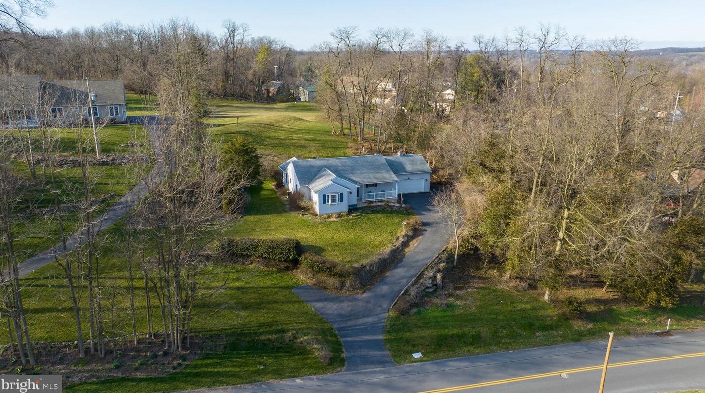 820 York St, Mount Wolf, PA 17347