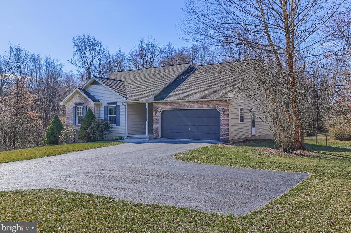 148 S Ridge Rd, Spring Grove, PA 17362