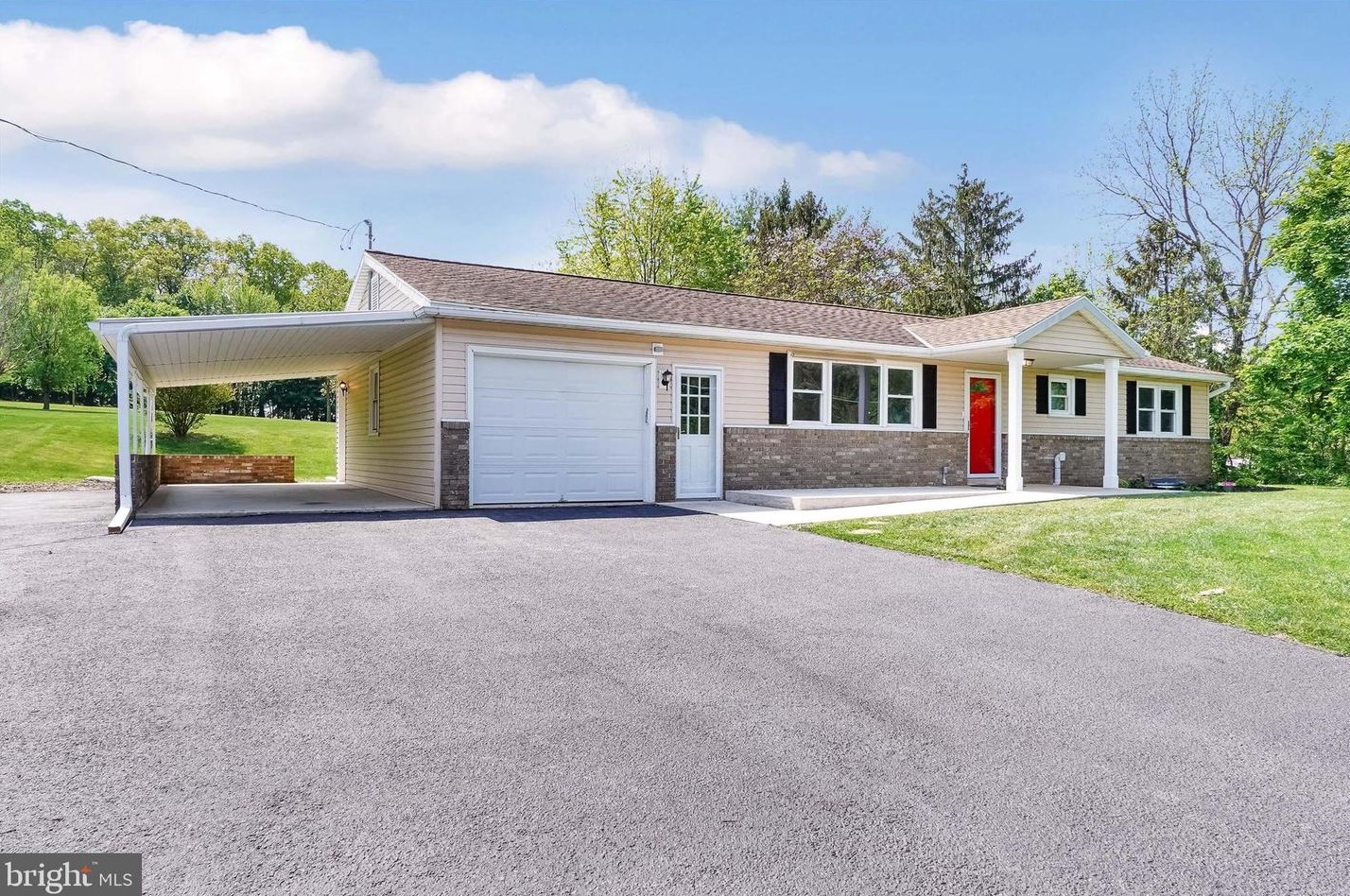 4012 Grothey Rd, Seven Valleys, PA 17360-8420