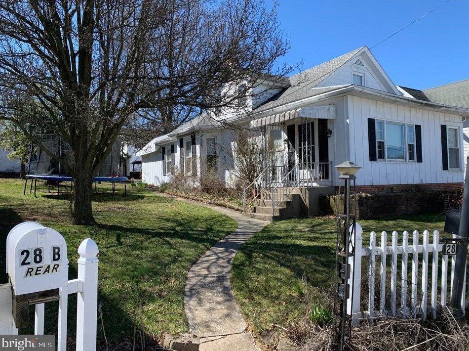 28 W Maple St, Yoe, PA 17313