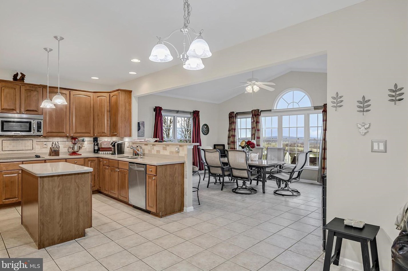 602 Glen Arbor Ct, Seven Valleys, PA 17360-8984