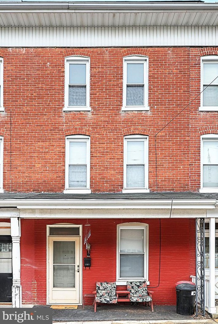 207 1st Ave, Red Lion, PA 17356