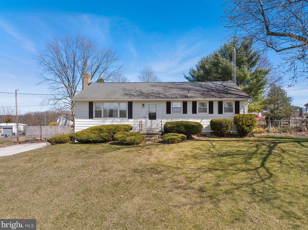4904 Blue Hill Rd, Brodbecks, PA 17329