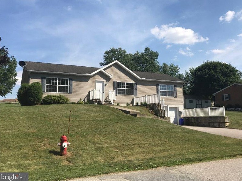 201 Ridge Ave, Hametown, PA 17327