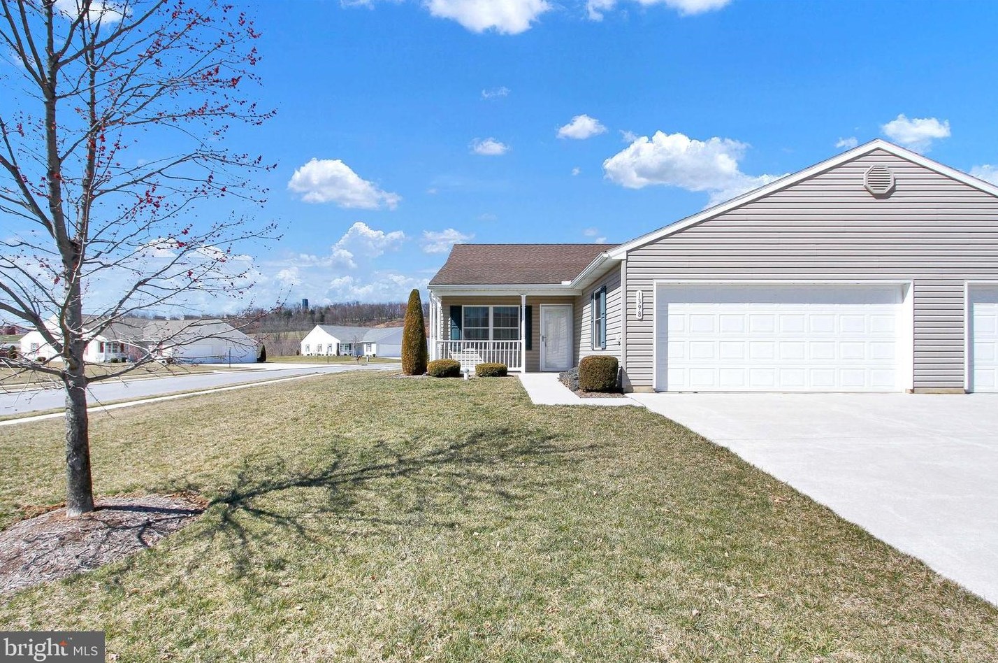 1398 Chami Dr #177, Spring Grove, PA 17362