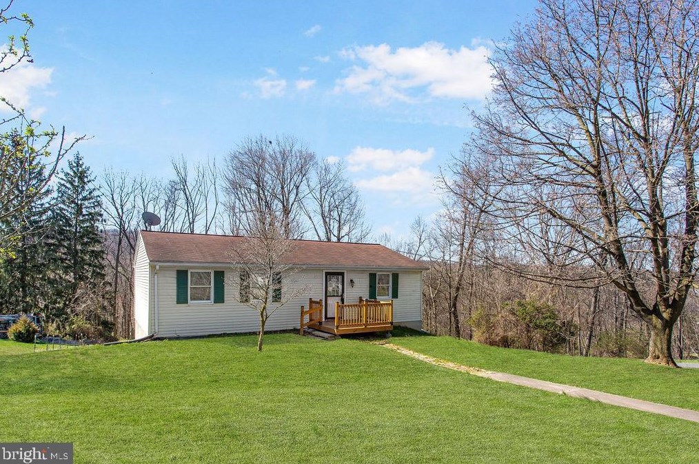3010 Black Oak Ct, Red Lion, PA 17356