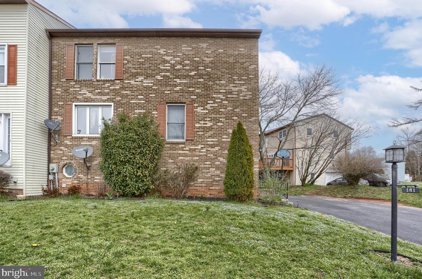 141 White Dogwood Dr, Etters, PA 17319