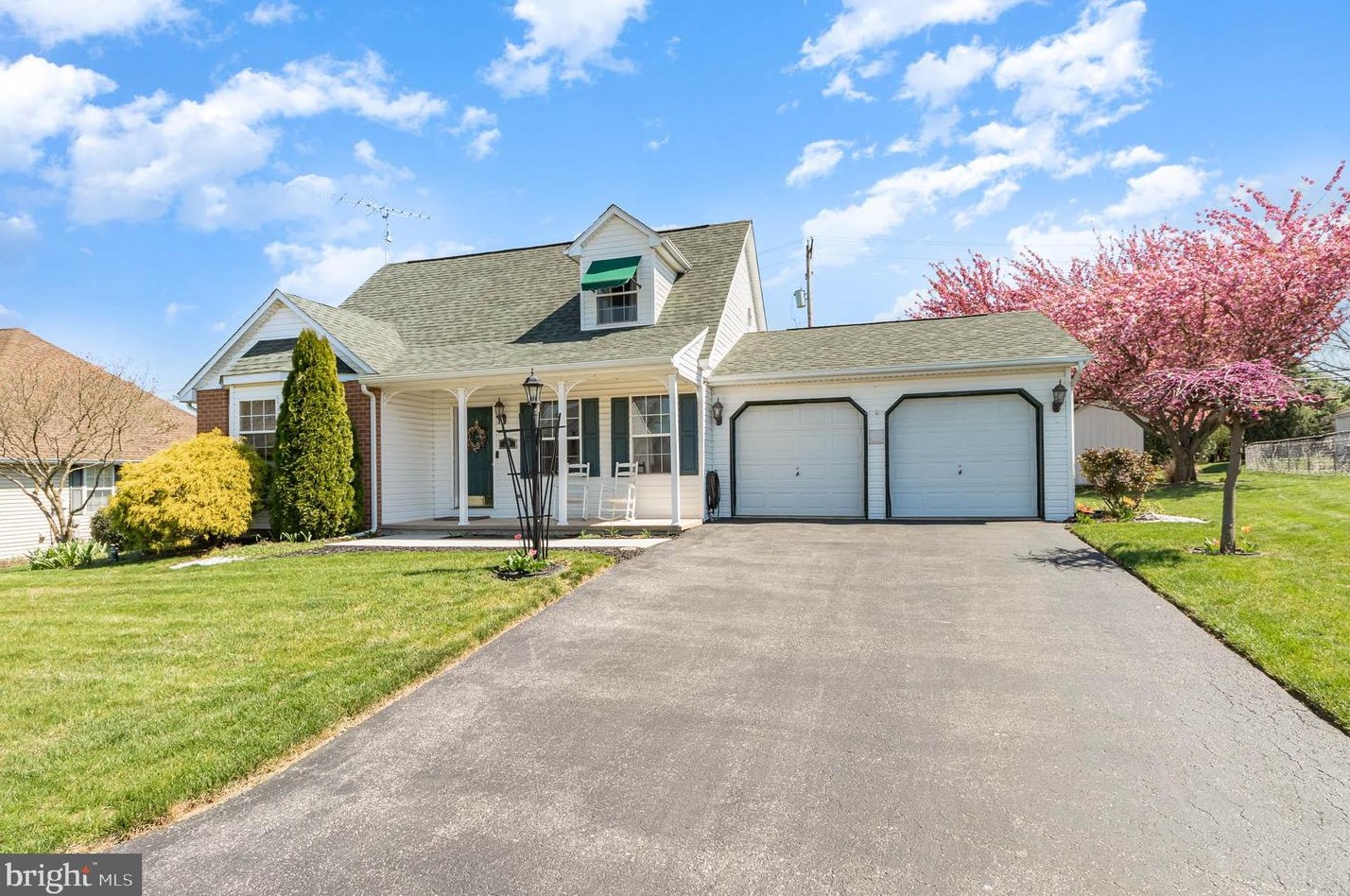 25 Haverford Cir, Strinestown, PA 17345-1528